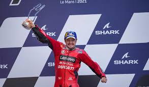 Shark has taken into account human head constraints before and developed a one. Segunda Victoria Seguida De Miller Primero En El Gp De Francia En Le Mans Motociclo