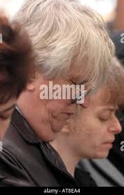 Victor Bates Arnold Street Memorial Service for murdered jeweller At 12 30  7th October 2003 the memorial to murdered shopke Stock Photo