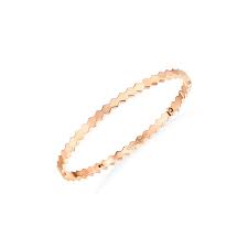 Following the stackable bee my love rings, a cheeky nod to the maison's imperial past, chaumet had an irresistible desire to enlarge the graphic bands and create an ensemble of collectable bangles. Chaumet Bee My Love Bracelet 083432 Torres Joalheiros