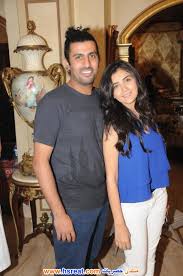 مي عمر تعلن عن مرض غامض. ØµÙˆØ± Ù…ÙŠ Ø¹Ù…Ø± ÙˆØ²ÙˆØ¬Ù‡Ø§ ØµÙˆØ± Ø¹Ø§Ø¦Ù„ÙŠØ© Ù„Ù„ÙÙ†Ø§Ù†Ø© Ù…ÙŠ Ø¹Ù…Ø± Ù…Ø¹ Ø²ÙˆØ¬Ù‡Ø§