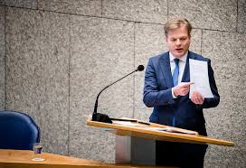 „laat staan dat burgers bijvoorbeeld de complexe. Omtzigt Stort Zich In Strijd Om Leiderschap Cda