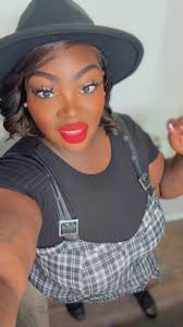 Heyyyy , My Name Is Tiashia I'm Born , Raised And Currently Staying in  Macon Ga But I Be In The Atlanta area All the time! Looking for Friends To  hang out