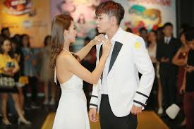 Khả ngân và jun phạm. Kháº£ Ngan Jun Pháº¡m Au Yáº¿m Khong Rá»i Táº¡i Há»p Bao Ra Máº¯t Phim Vov Vn