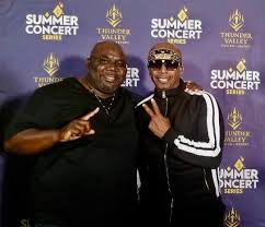 Features song lyrics for mc hammer's now that's what i call usa album. Coach Was Mc Hammer S Backup Dancer Shows Team Moves