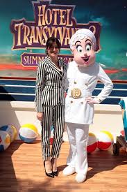 Summer vacation contains examples of: Genndy Tartakovsky Previews Hotel Transylvania 3 Animation World Network