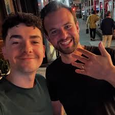 A busy few weeks at Tahora HQ! Tom Blomfield (Co-Founder of Monzo) invested  and The Times have featured us calling us “the app to cure hybrid working  loneliness." 🎉