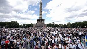 Zum christopher street day wollen am samstag mehrere demonstrationen durch berlin in richtung alexanderplatz ziehen. Corona Demos In Berlin Demonstranten Durchbrechen Sperren Am Reichstag Rbb24