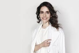 Como ya se había anunciado, maría luisa godoy se encuentra animando el «buenos días a todos» desde la modalidad del teletrabajo, por lo que ha estado estos días junto a sus hijas en su en esta línea, las hijas pequeñas de la animadora aparecieron frente a la cámara que se instaló en su casa. Maria Luisa Godoy La Optimista Inquebrantable La Tercera