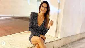 Elisabetta gregoraci (born february 8, 1980) is an italian tv showgirl. Elisabetta Gregoraci Festeggia Il Premio Che Eleganza