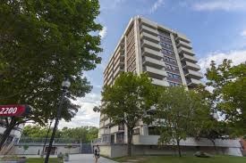 Appartements A Louer A Quebec A Quelques Pats De L Universite Laval Et Du Cegep Ste Foy Chauffage Inclus Ensoleille Spaci Quebec City Quebec City Apartment