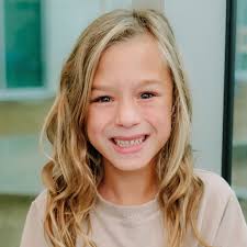 Pour Louis, la première canicule de la saison a été synonyme de première  baignade. C'est une grande étape que ses parents, Sherry-Ann et Gabriel, ne  tiennent pas pour acquise. Peu après sa