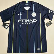 Manchester city sudah bertolak ke amerika serikat untuk mengikuti gelaran icc arsenal akan menjadi lawan berat city dalam mengawali liga primer 2018/19 pada 12 agustus di hanya ada sedikit perbedaan antara jersey anyar manchester city dengan musim lalu. ØªØ¨Ø³ÙŠØ· Ø¹Ø¯Ù… Ø§Ù„Ø«Ù‚Ø© Ù…Ø®Ù„ÙˆÙ‚ Man City Away Jersey 2018 Pleasantgroveumc Net
