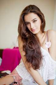 Main tera hero volledige filmnederlands online kijken 4k gesproken dutch 2014 main tera hero 2014 volledige film hd seenu wordt verliefd op sunaina maar sunaina is gedwongen om met angad te huwen, een lokale politieagent en gangster. I Love Playing The Bombshell Evelyn