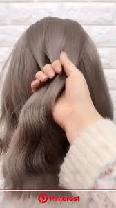 The hair comes with an excellent texture and might look like a layered look from a distance but it is just a simple hairstyle for the thin quality hair, and it will make any woman look attractive. Simple Hairstyle Cute Hairstyle Idea Tutorial Video In 2020 Short Hair Styles Hair Styles Easy Hairstyles Clara Beauty My