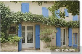 Hausfassade fassade haus haus innenarchitektur haus architektur ferienhaus provence villa toskana hausfarben französisches bauernhaus graue häuser. Leinwandbild Franzosisch Haus Mit Fensterladen Provence Frankreich Pixers Wir Leben Um Zu Verandern