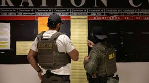 Más de la mitad de los estadounidenses cree que el gobierno de Donald Trump “se está excediendo” en deportaciones, según el Pew