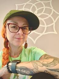 Iesha Lewis's Instagram, Twitter & Facebook