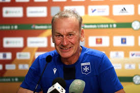 Retour en images sur la conférence de presse en prélude à la reprise du football local. Auxerre Le Coup De Gueule De Jean Marc Furlan En Conference De Presse