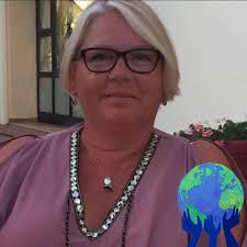 I want to go to a pub in Clonakilty tonight. Having my very first Guinnes  ever (at the age of 69) and I would love to hear live Irish music. Any  suggestions???