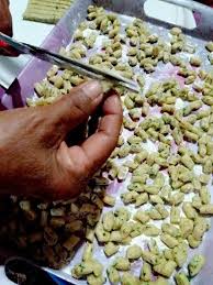 Rangupnya tak boleh bawa bincang kuih gunting super sedap anak makan tak berhenti pa ma. Kuih Gunting Paling Laris Time Raya Gunting Gunting Je Terus Siap Keluarga