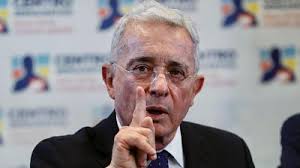 Uribe es declarado culpable por soborno a testigos y fraude procesal
