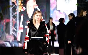 Konfirmohen tre humbje jete dhe 447 raste të reja në 24 orët e fundit. Greece Kastoria Fur Fair Sees 18 Surge In Visitors Textile News Greece