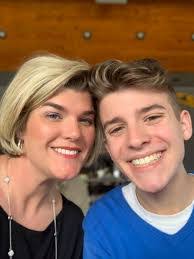 Rochelle Farley's Instagram, Twitter & Facebook