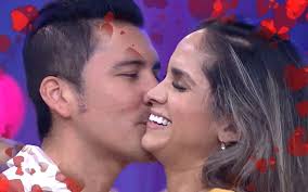 Ángelo Fukuy presentó en vivo a su novia Wendy Dyer, sobrina de María Pía  Copello