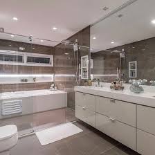 𝗔𝗥𝗤𝗨𝗜𝗧𝗘𝗧𝗨𝗥𝗔 𝗗𝗘𝗦𝗜𝗚𝗡 On Instagram Banheiro De Casal Maravilhoso Todo Em Em 2020 Sala De Estar Espacosa Banheiros Modernos Porcelanato Marmorizado
