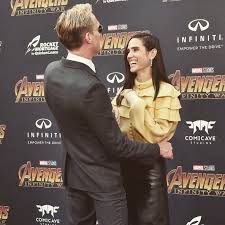 Elizabeth banks & jennifer connelly love the british accent | the graham norton show. Pin Su Paul Bettany E Jennifer Connelly