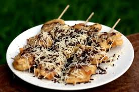 Mmm, rasanya udah kebayang kan bagaimana enaknya pisang goreng ini.cara membuat pisang goreng yang enak, renyah dan legit menggigit di rumah, sebenarnya sangat mudah kok ladies. Lezat Dan Sehatnya Sate Pisang Coklat Keju Halaman All Kompasiana Com