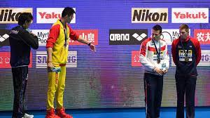 The chinese star got shunned on the medals podium again, and appeared to confront british swimmer duncan scott. Wm Gwangju Sun Yang Brullt Duncan Scott Auf Podium An Eurosport