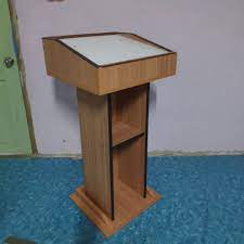 Paling penting kamu dapat sampai ucapan dan mesej dengan ringkas dan padat. Tempat Berucap Atas Pentas