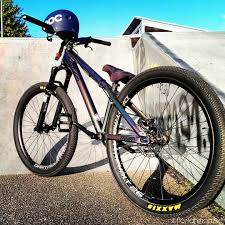 Dirtjump Picturesさんはinstagramを利用しています Some Say Petrol Paint Jobs Are Out Well We Still Love It Dirtjump Dirtj With Images Mtb Bike Mountain Downhill Bike Dirt Jumper