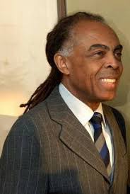 Quarenta anos antes de virar ministro da cultura, em 2003, o baiano gilberto gil fazia jingles, cursava administração de empresas na universidade da bahia e lançava seu primeiro disco, um compacto duplo, por uma gravadora pequena de salvador. Gilberto Gil Ministro Della Cultura In Brasile