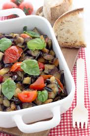 In dialetto napoletano, infatti, vengono chiamate mulignane a fungetiello proprio perché il taglio a dadini ricorda molto dei. Melanzane A Funghetto Mulignane A Fungetiello Le Ricette Di Luci