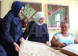 Akp'li binali yıldırım, eşi semiha yıldırım ve kendisinin koronavirüs testinin pozitif çıktığını açıkladı. Basbakan Binali Yildirim In Esi Semiha Yildirim Saray Engelsiz Yasam Merkezini Ziyaret Etti Anadolu Ajansi