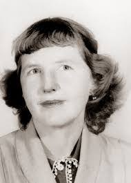 Winnie Ray's Instagram, Twitter & Facebook