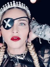 VIDEO Vystúpenia Madonny sa fanúšikovia nevedeli dočkať: Keď začala  spievať, zostali v ŠOKU