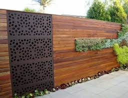 95 Idees Pour La Cloture De Jardin Palissade Mur Et Brise Vue Cloture Jardin Amenagement Jardin Jardin Moderne