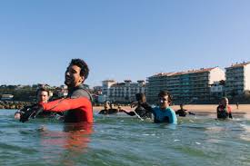 The average person burns about 100 calories per mile. Eau Sport Et Calories Marche Aquatique Cote Basque