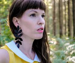 Är ni redo? Med mina bara händer har jag lagt ner min själ i att skapa en  helt ny örhänges- kollektion! Kanske lite för mycket själ, för nu känner  jag mig rädd.