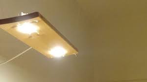 Also bei schweren lampen und einer festen decke über dem hohlraum würde ich einschlaganker verwenden. Selbst Gebaute Lampe Aus Holz Schwebend Anbringen Frag Mutti