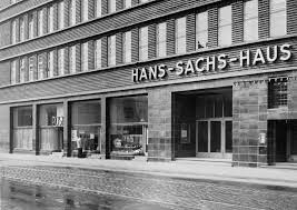 Es wurde schon bald nach seiner fertigstellung zentraler verwaltungssitz der stadt gelsenkirchen. Hans Sachs Haus Gelsenkirchen Emschertainment