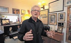 Wybitny śpiewak operowy oraz wieloletni dyrektor naczelny i artystyczny teatru wielkiego w łodzi zmarł w wieku 70 lat. Zobacz Jak Mieszka Kazimierz Kowalski Byly Dyrektor Teatru Wielkiego W Lodzi Dziennik Lodzki