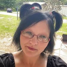 Ellen Penton's Instagram, Twitter & Facebook