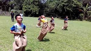 Kami menyediakan bahan rujukan sukan dan permainan. 12 Olahraga Tradisional Asli Indonesia Yang Harus Kamu Tau