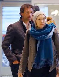 Is kate winslet married or single, who is she dating now and previously? Kate Winslet Seen With Husband Ned Rocknroll At The Airport In New York Daily Mail Online