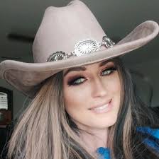 Woooooot! I'm gonna smell like a Crumbl Cookies cookie! 😂 🧴 🍪 💗 🎉 👇