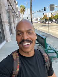 Hey girls ! My friend and I ( we're both from Germany and studying here)  are looking for an apartment 2bd/1br with roomsizes that are equal ! (Good  floors and maybe a